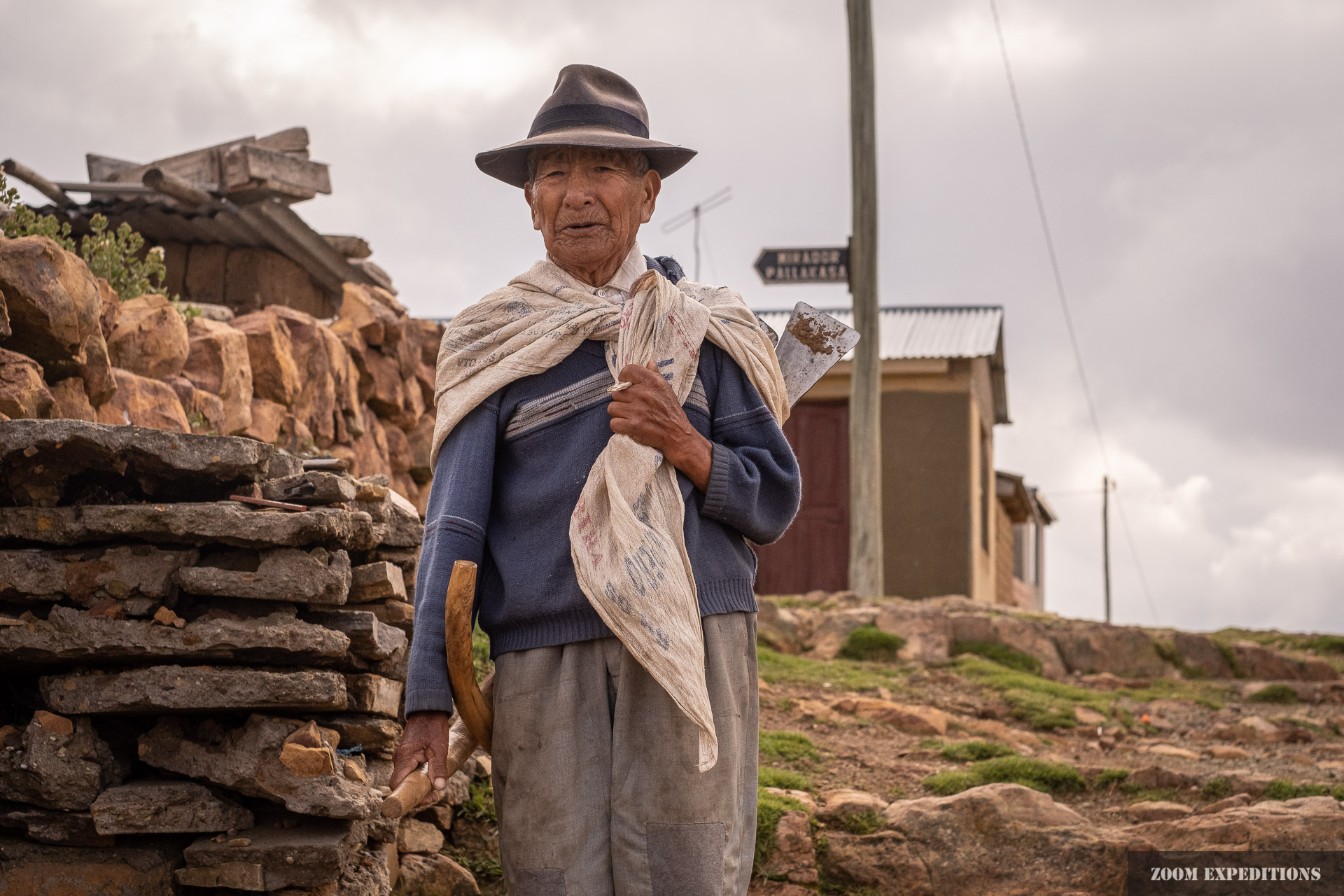 portrait worker isla del sol titicaca