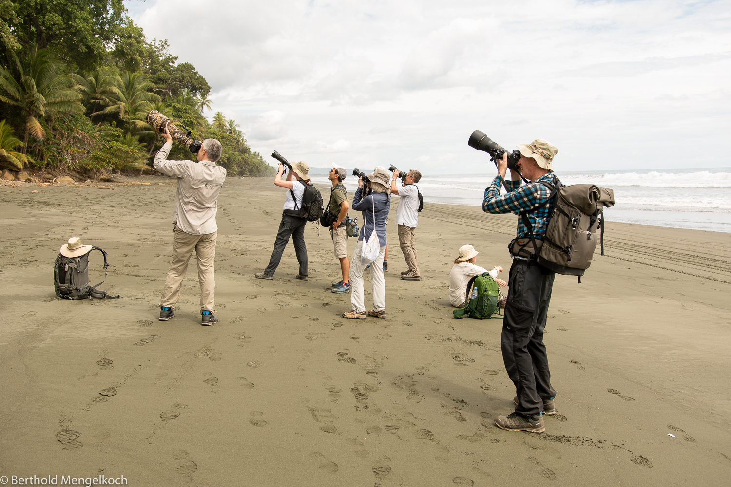 Fotogruppe am Pazifik von Costa Rica - © Berthold Mengelkoch