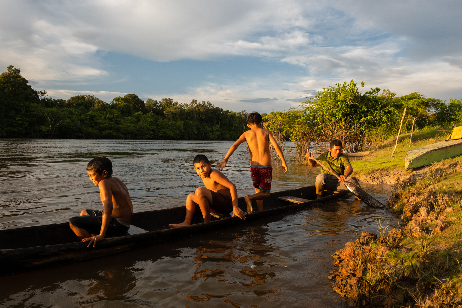 Kids in a boat at the Rupununi river.