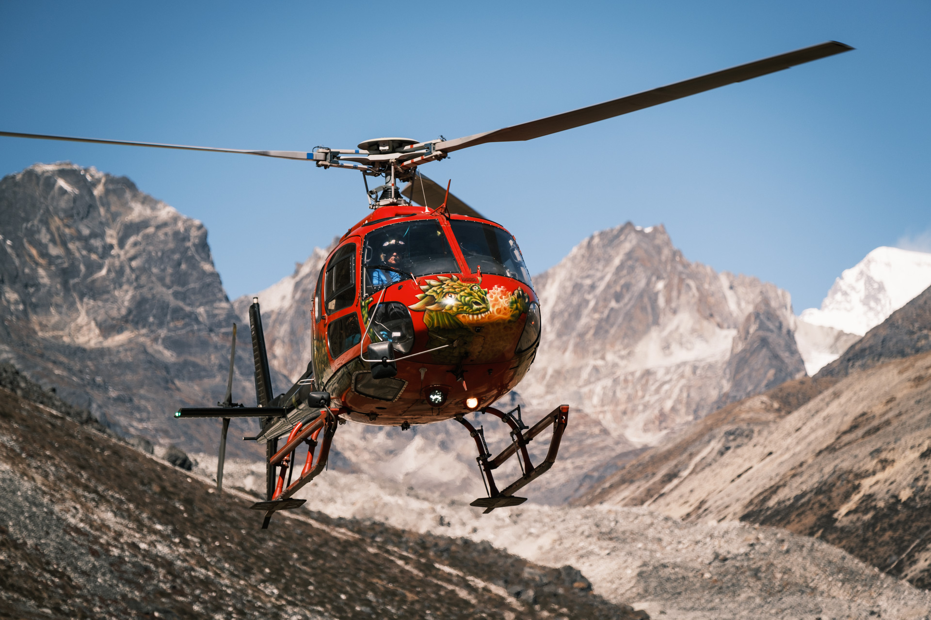 Unser Hubschrauber landet nach dem Flug zum Everest Aussichtspunkt.