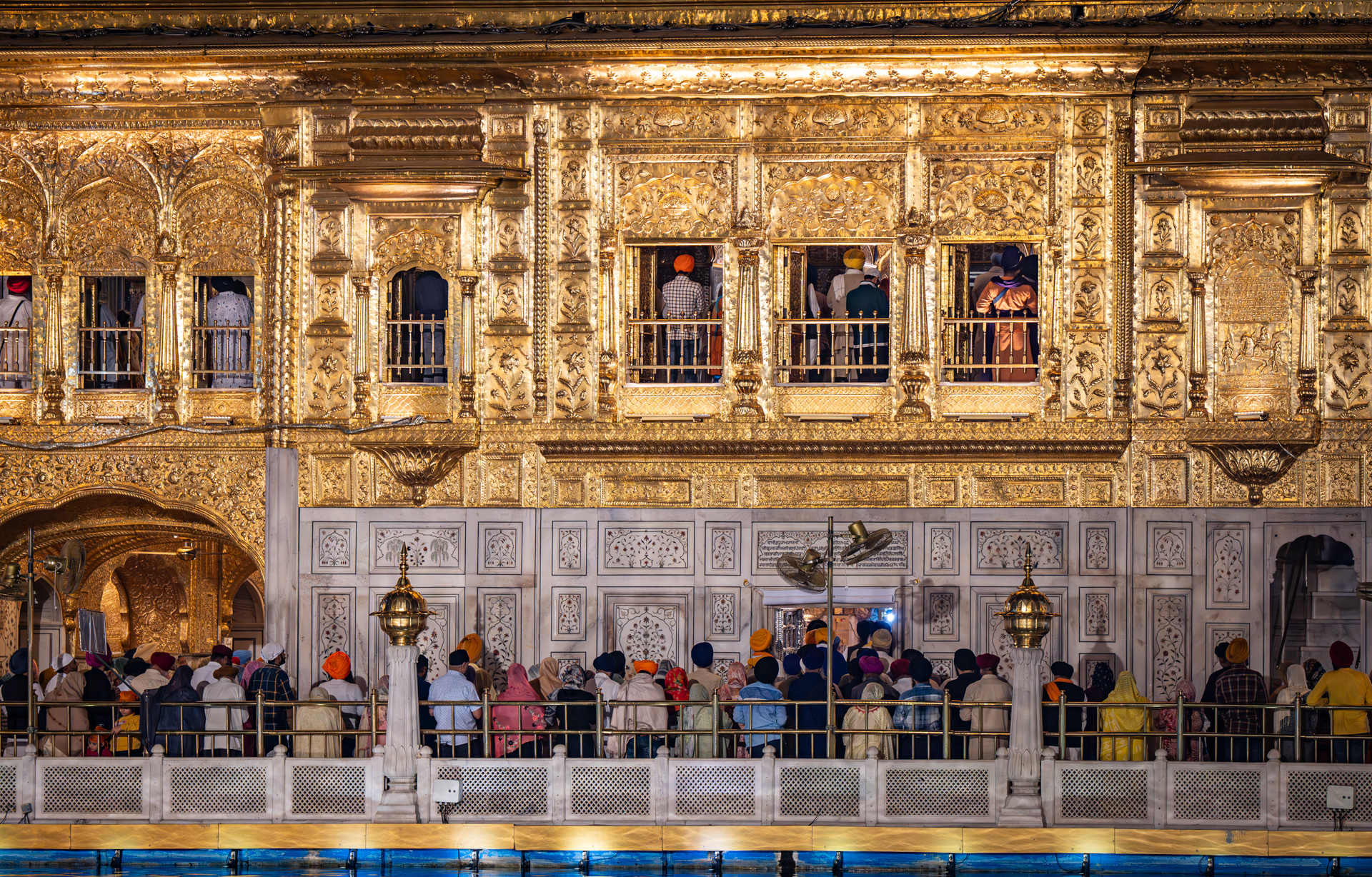 Amritsar Goldener Tempel Betende