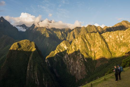 Bergkette um Machu Picchu zum Sonnenuntergang.