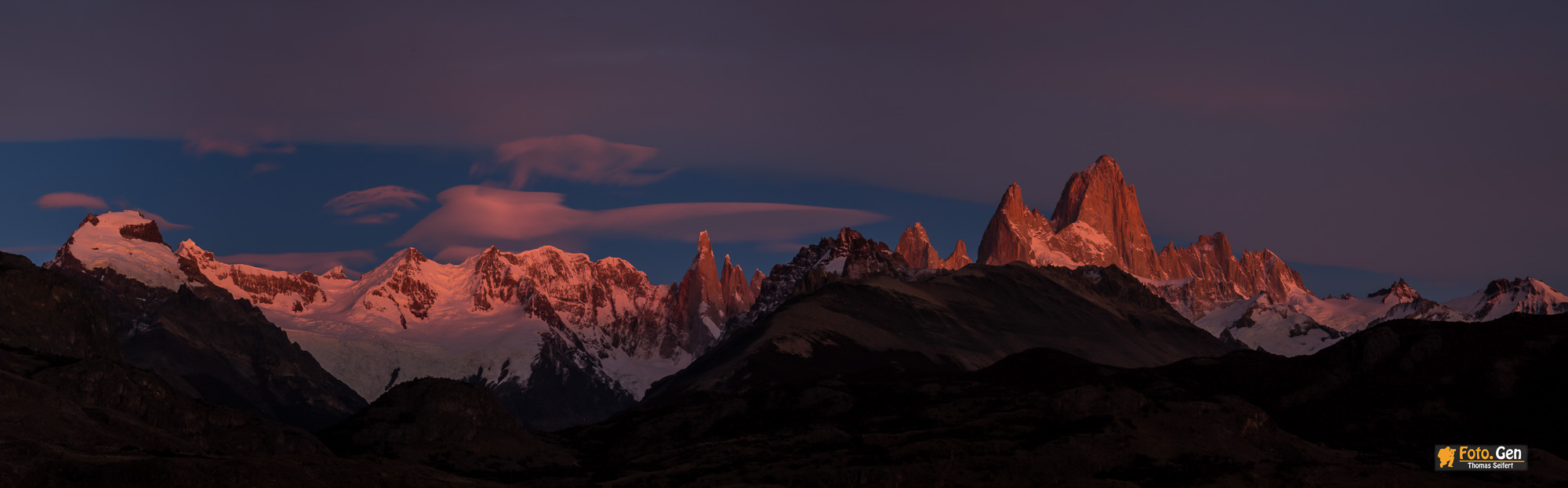 Cerro Torre und Fitz Roy bei Sonnenaufgang