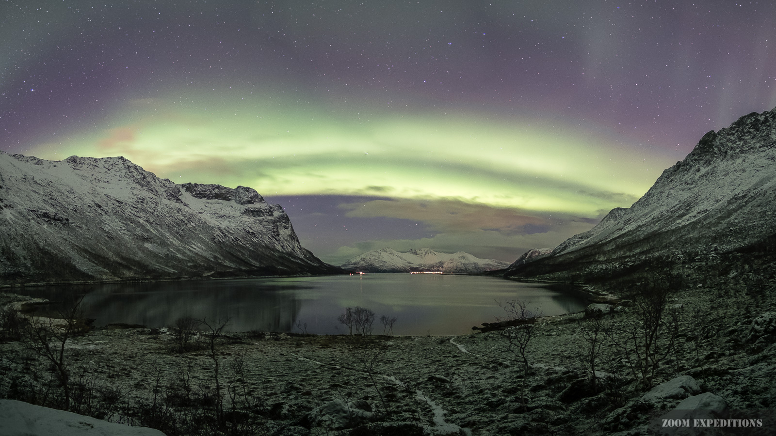 Fjord Norwegen Polarlichter Pano
