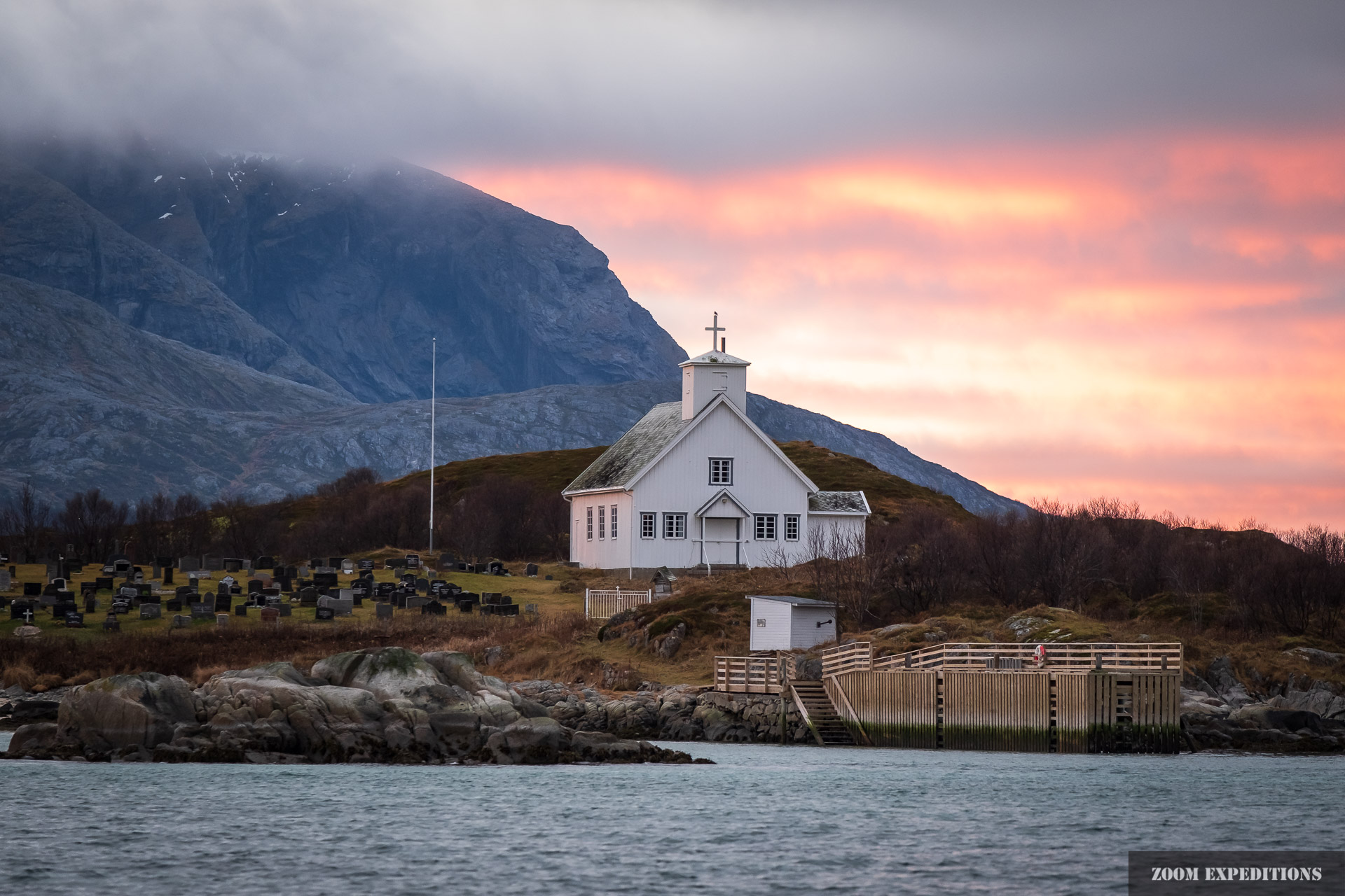 Nordnorwegen Schiffsausflug Kirche Fjord