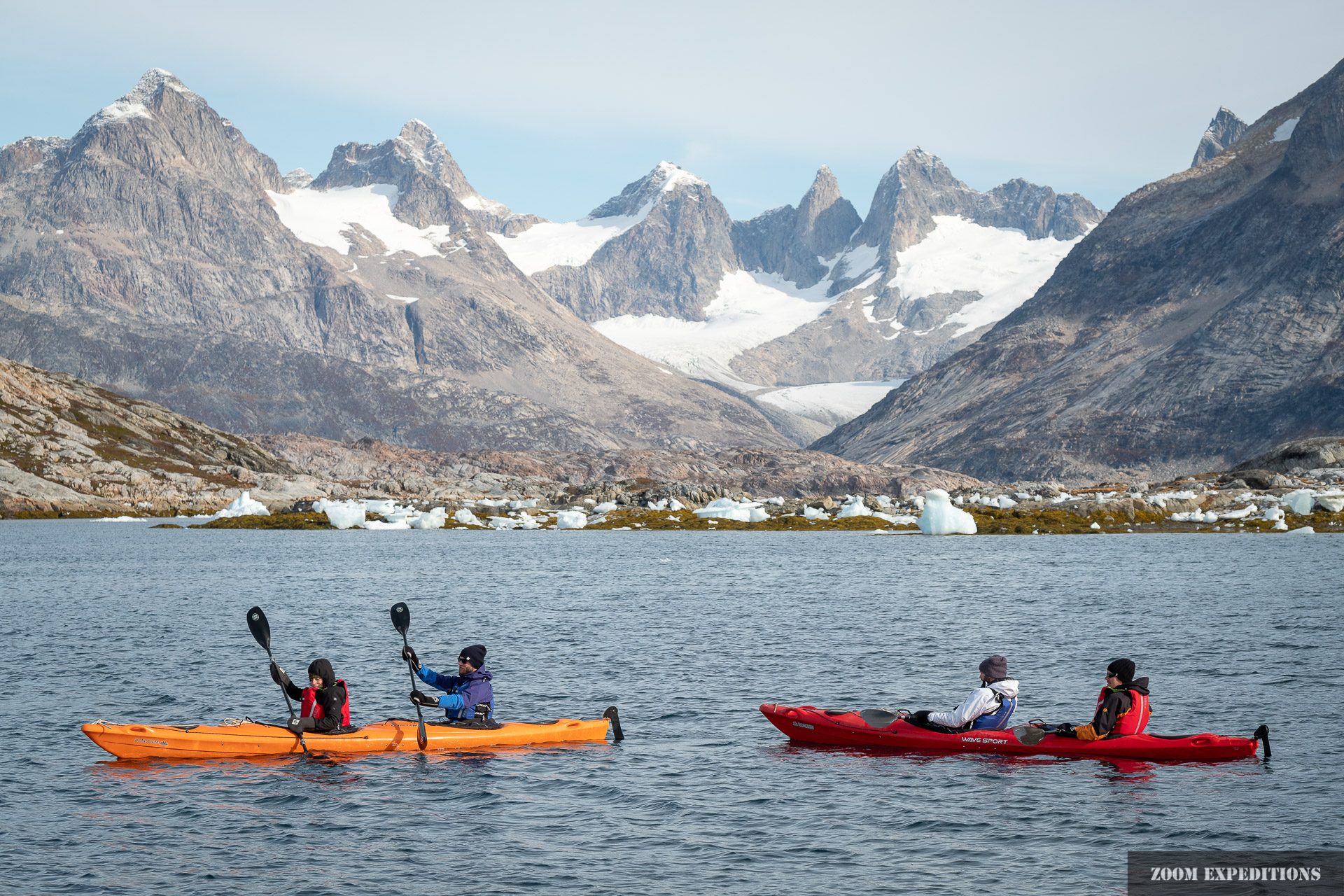 Mit den Kajaks bei Tiniteqilaaq