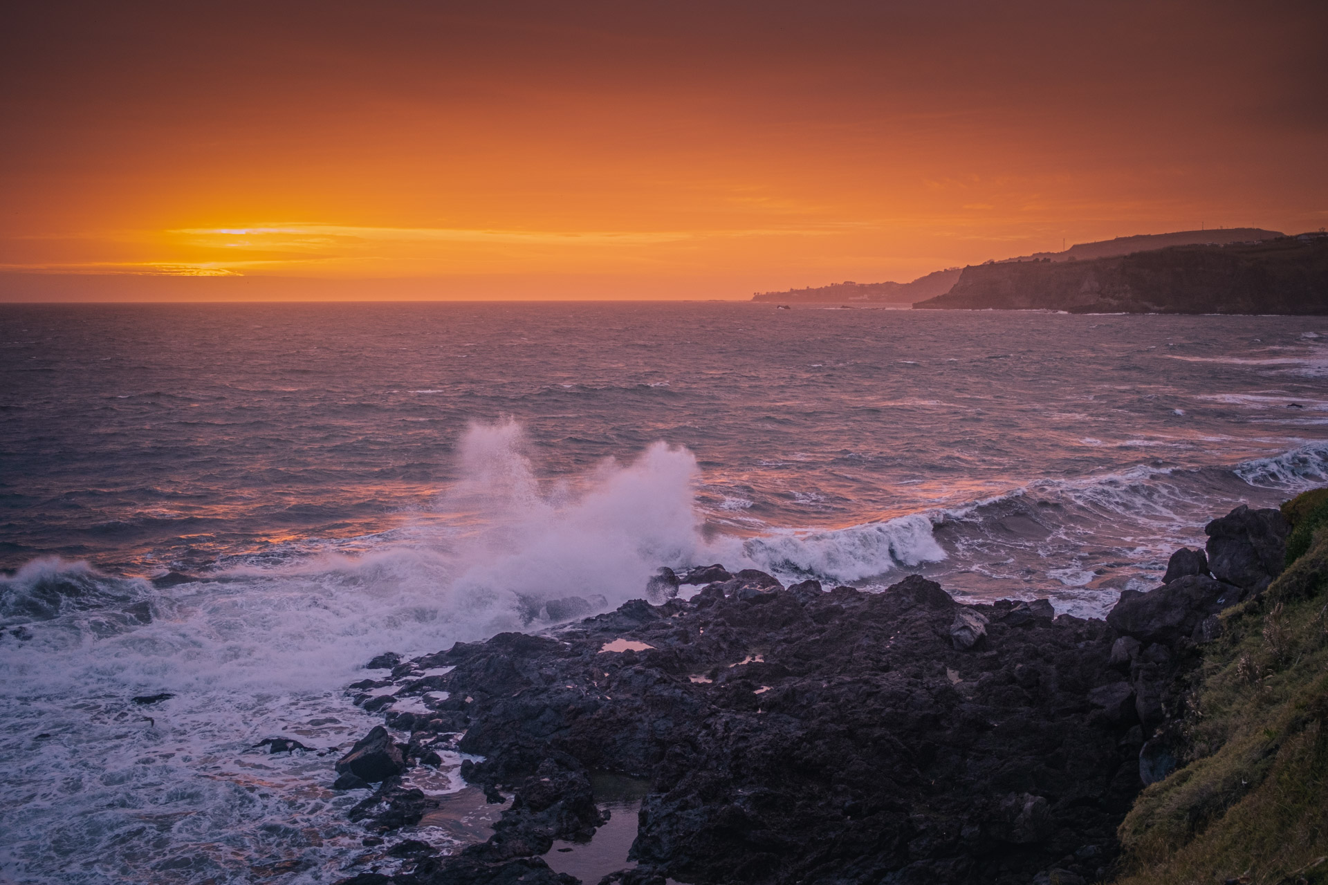 Sonnenuntergang an der Südküste São Miguels (Azoren) 