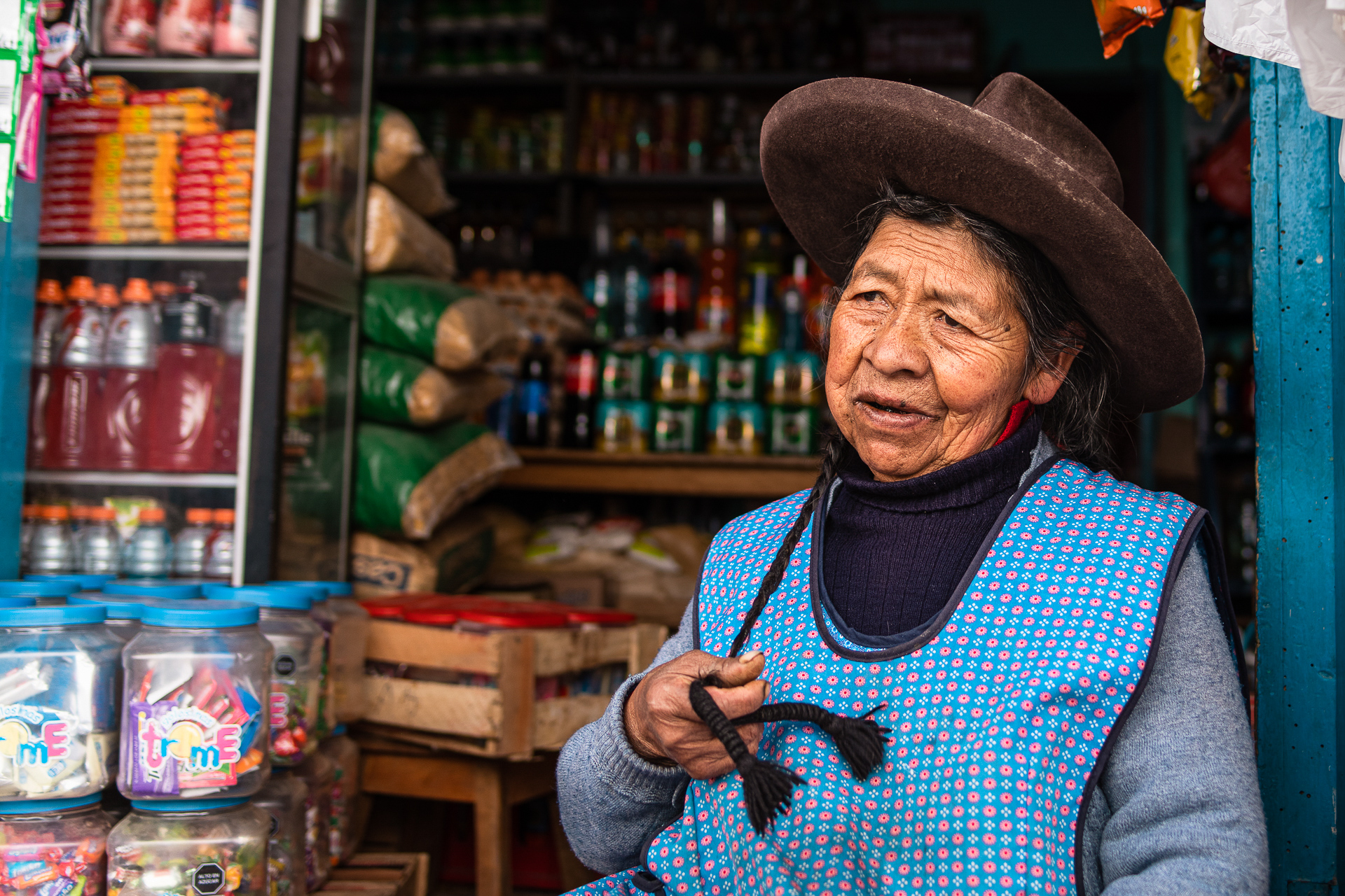 Porträt einer Indigena in Peru von Frank Niedertubbesing