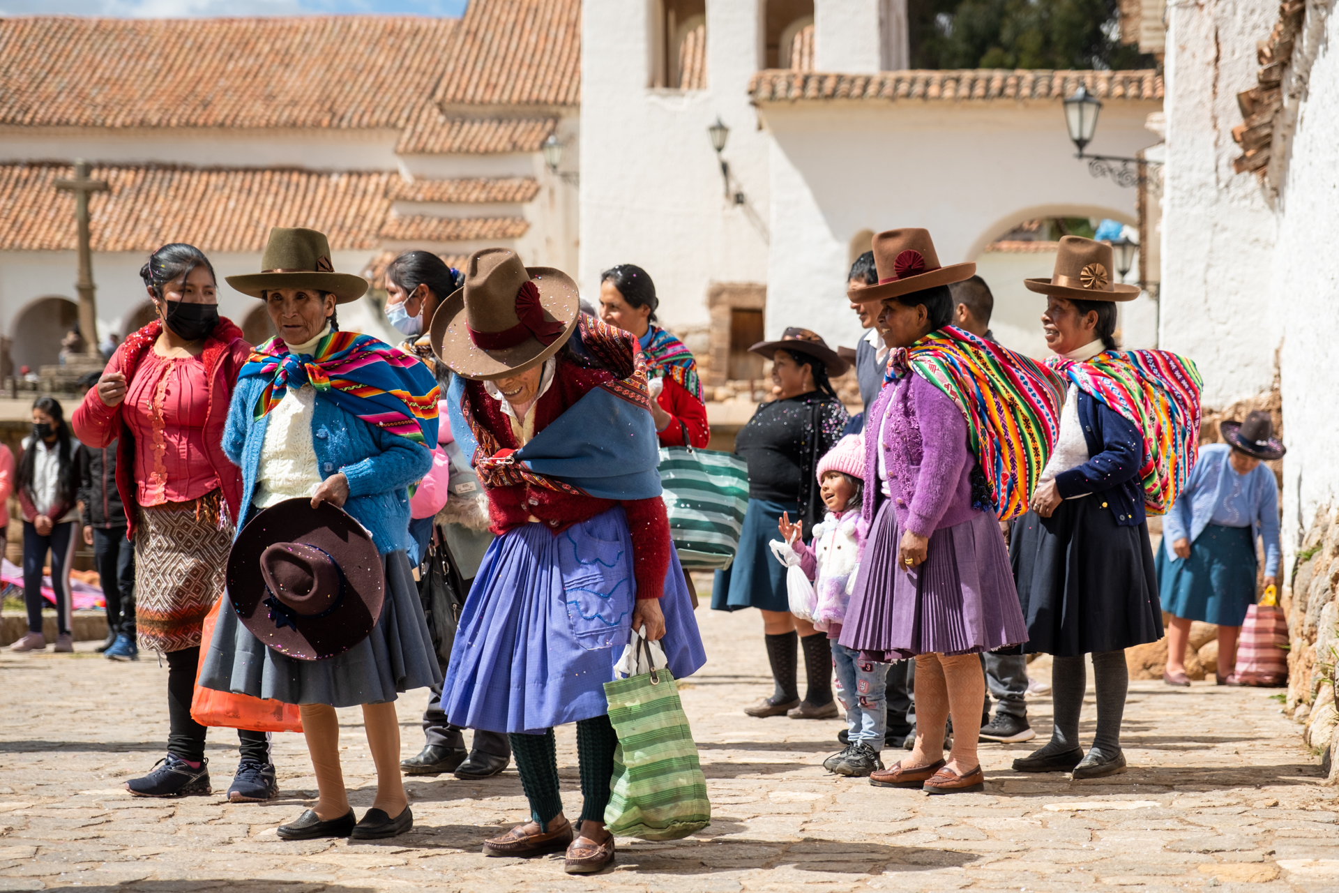 Aymara Frauen auf dem Marktplatz von Chinchero.
