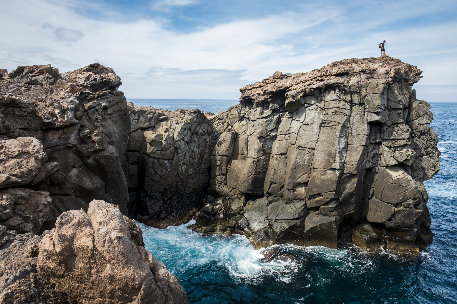 Die felsige Küste auf der Insel Terceira.