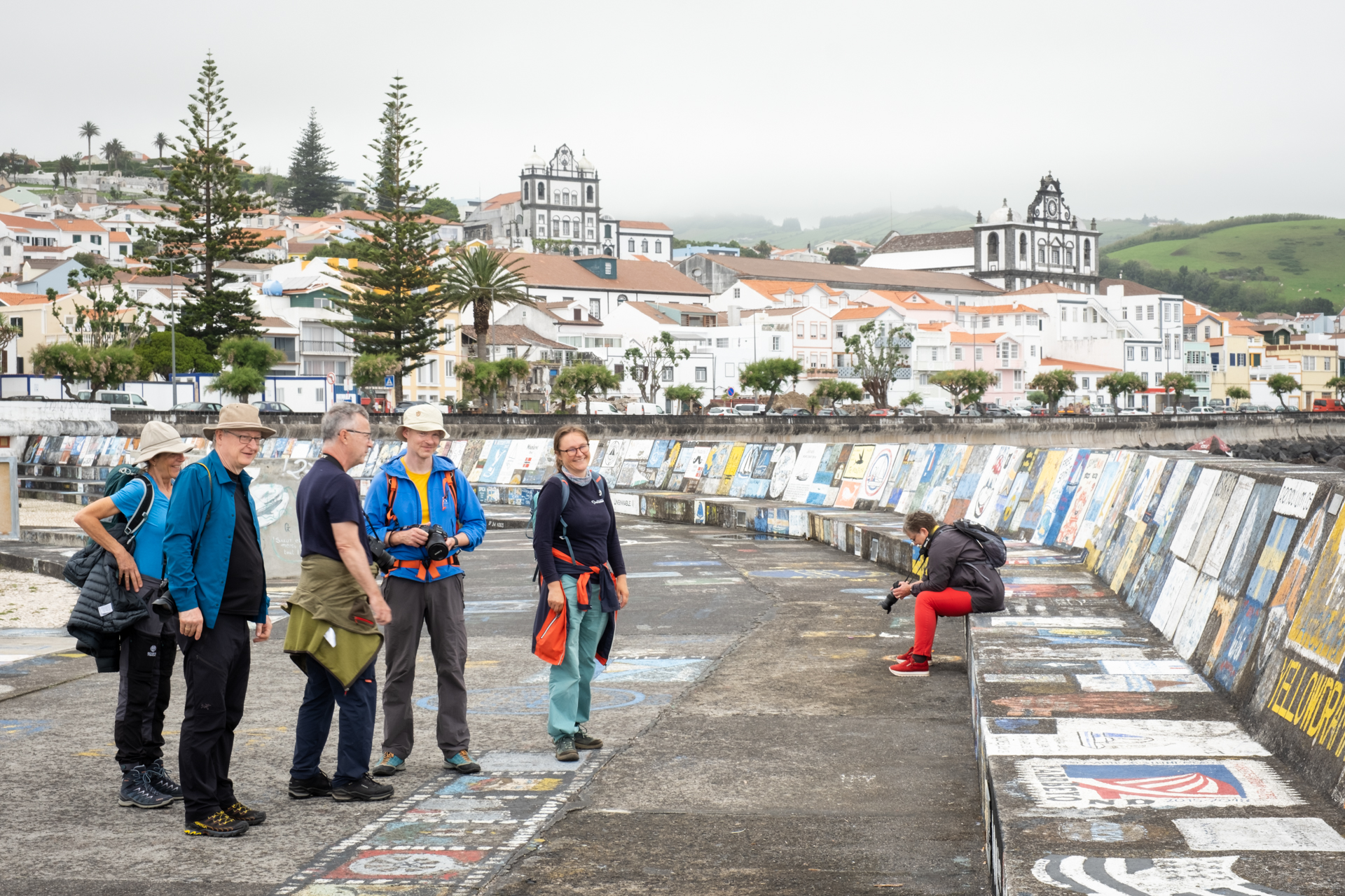 Einige Teilnehmer unserer Fotogruppe im Yachthafen von Horta.