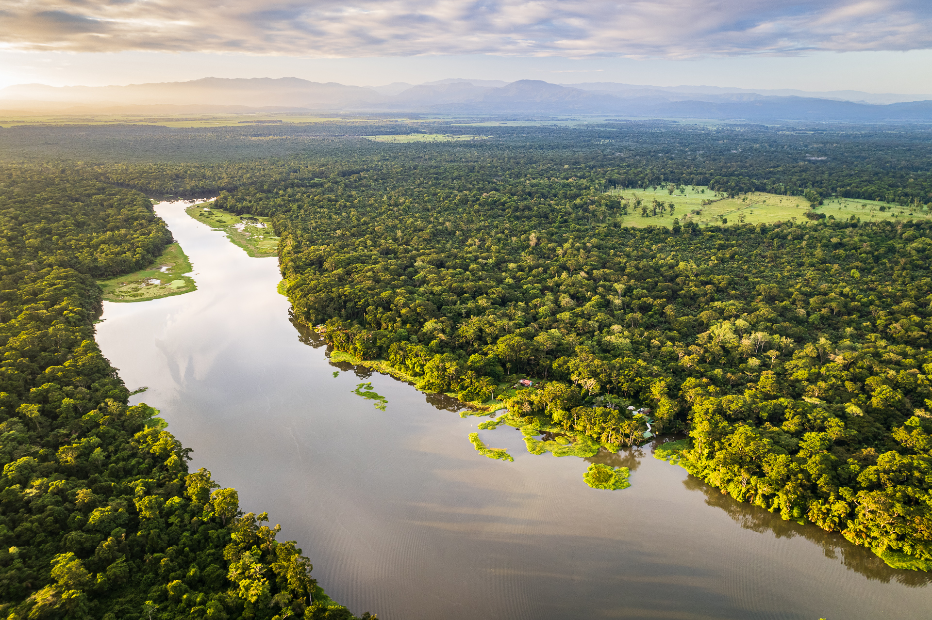 Luftaufnahme des Pacuare Reservats in Costa Rica.