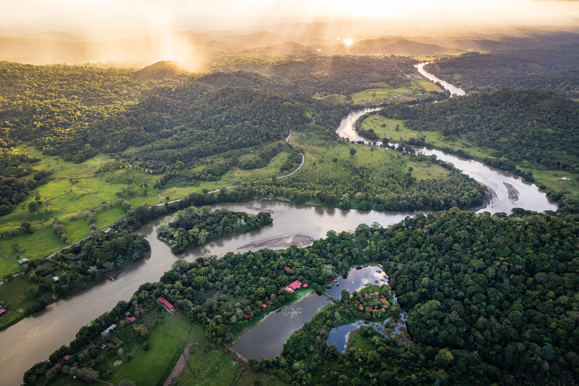 Luftaufnahme des Rio San Carlos im Norden Costa Ricas.
