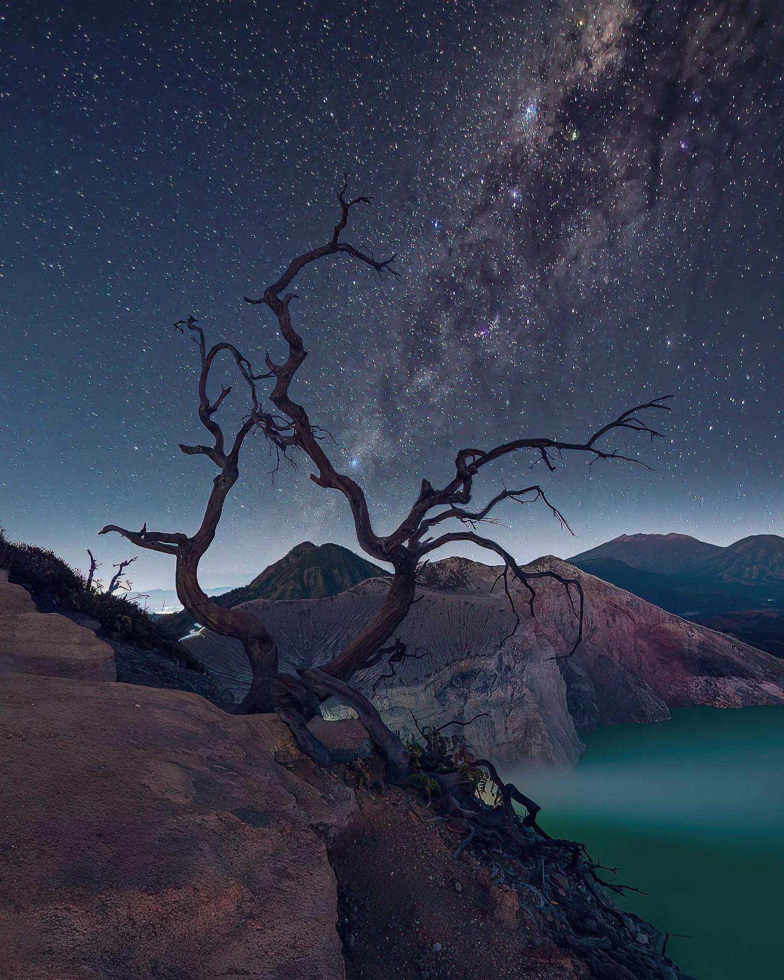 Kawah Ijen Edi - © Fikri Muharom