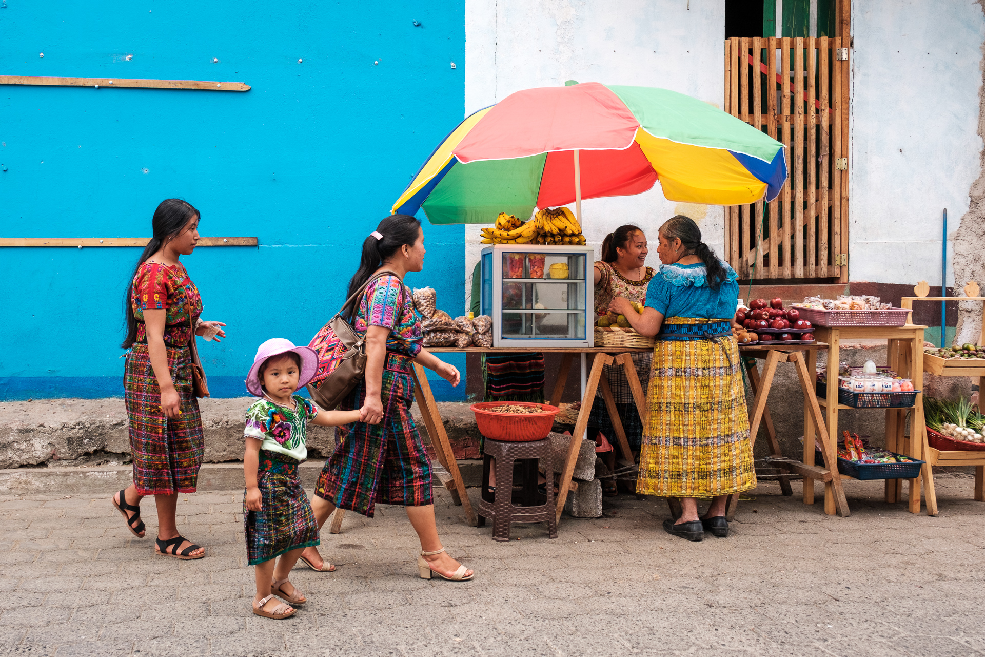 Village Streetlife at Lago Atitlán in Guatemala.