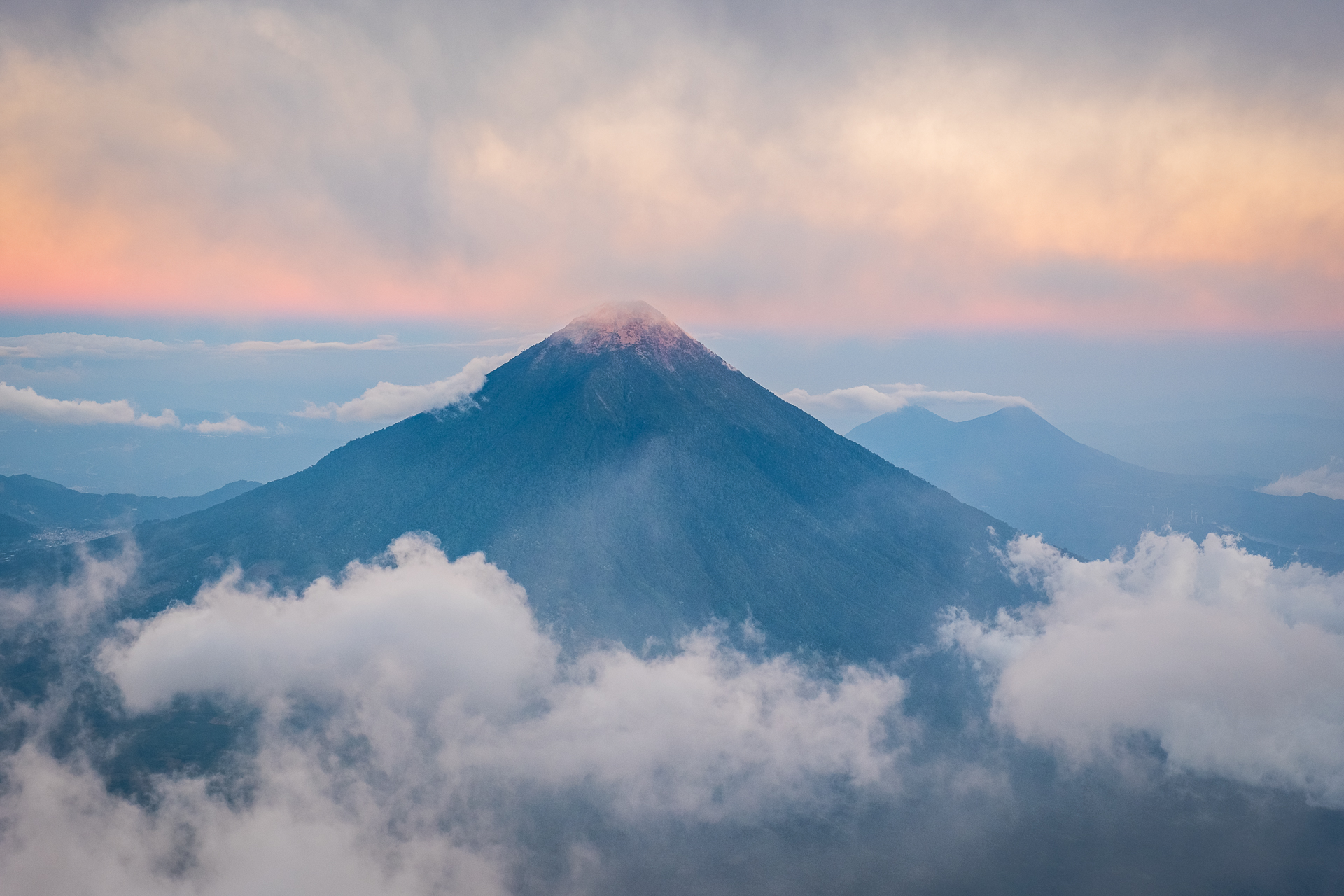 Volcán de Agua Blaue Stunde