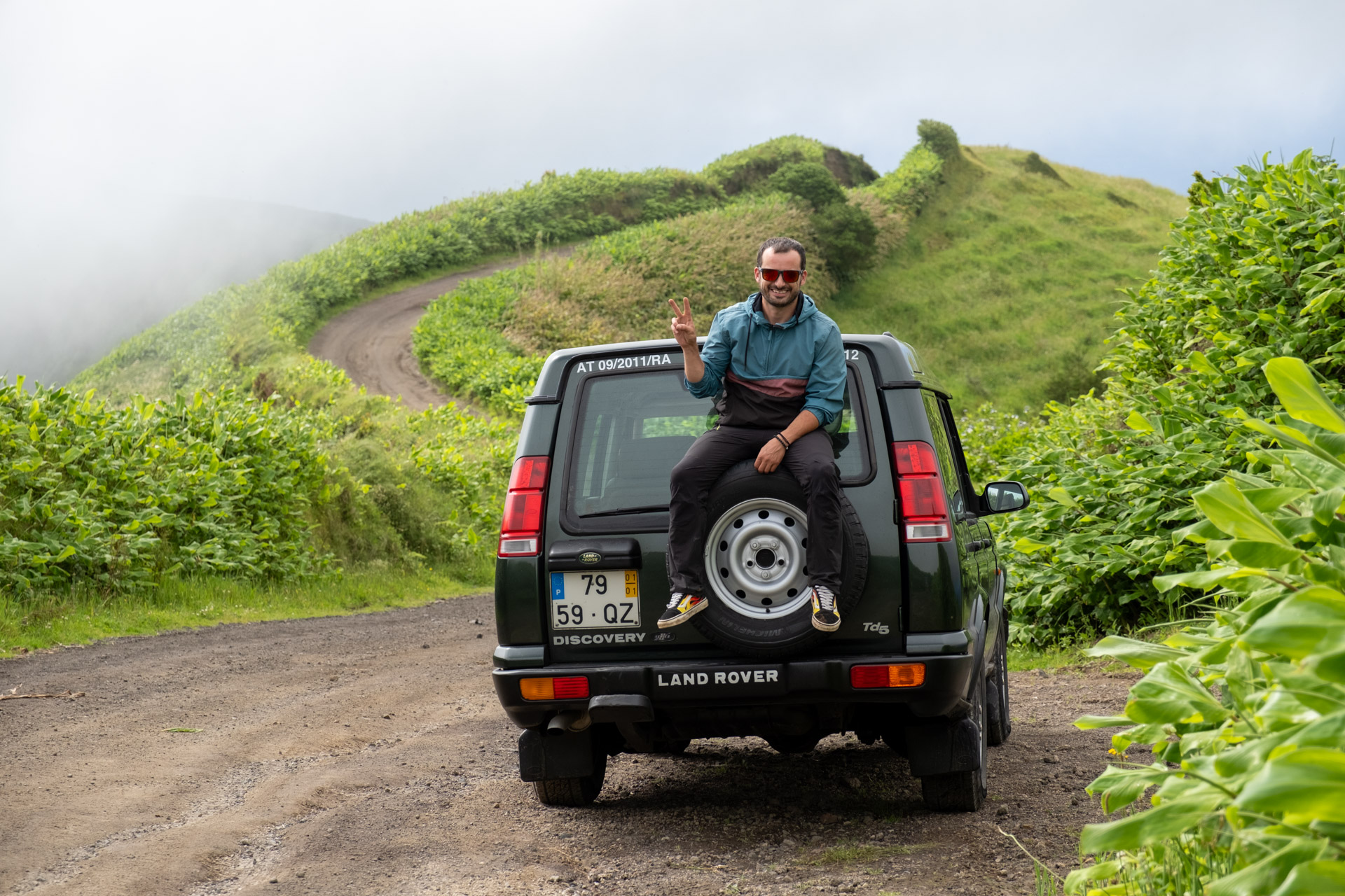 Local Guide on the Azores with Land Rover.