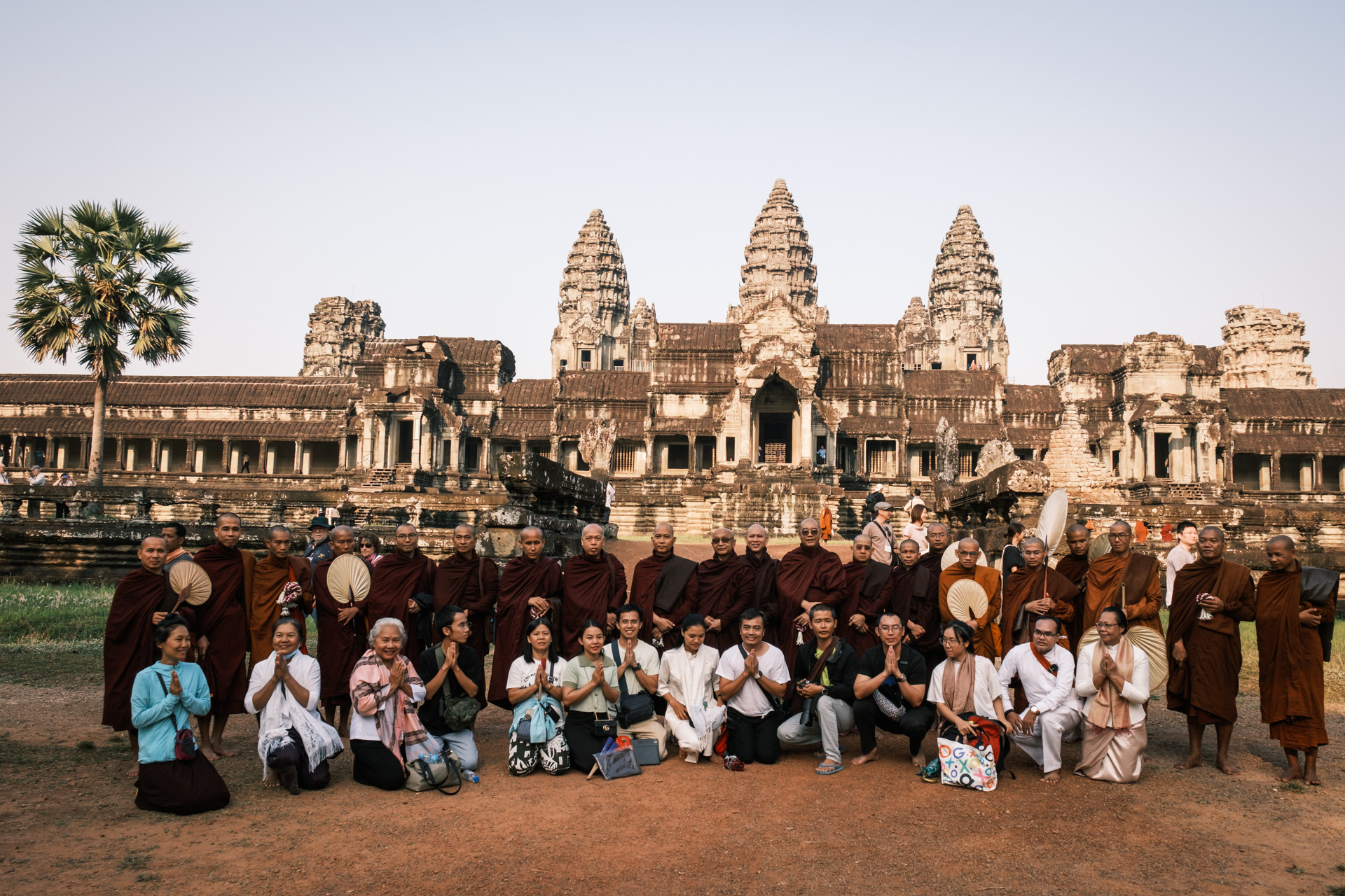 Eine Gruppe Buddhisten in Ankor Wat.