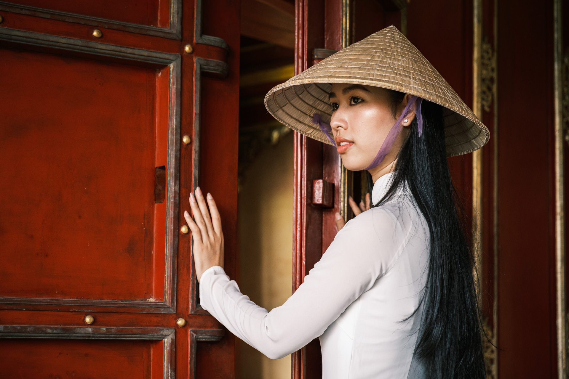 Model in traditioneller Kleidung bei Huế.