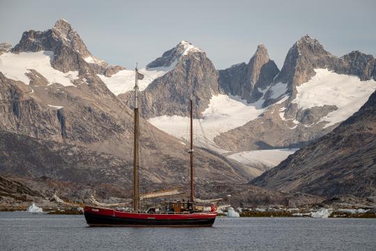 Unser Segelschiff Arktika in Ostgrönland